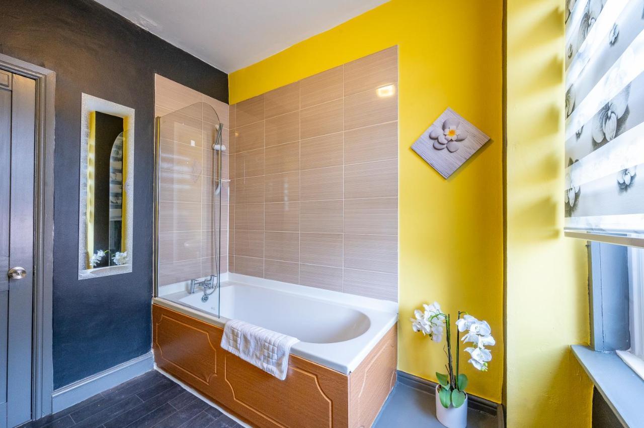 לידס *1Es* For Your Most Relaxed & Cosy Stay + Free Parking + Free Fast Wifi * מראה חיצוני תמונה